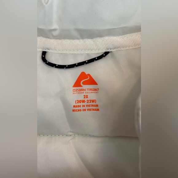 Ozark Trail soft puffer White plus size vest sz 2X - Picture 9 of 16